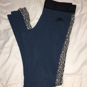 Dark teal an patterned Nike athletic leggings
